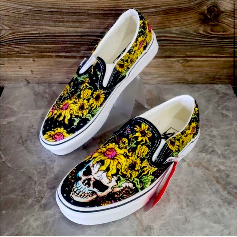 Vans 🌻 and 💀 Mens 10.5 Women’s 12 New In Box